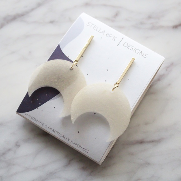 Handmade Earrings - Moon Shape Resin Earrings - Cream Shimmer - NEW - Picture 1 of 3